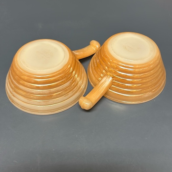 Vintage Fire King Luster Bowl With Handle Peach Iridescent Beehive Ovenware Soup - Picture 3 of 7